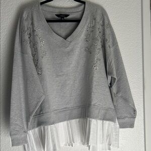 Elegant Gray V-Neck Sweatshirt with White Hem